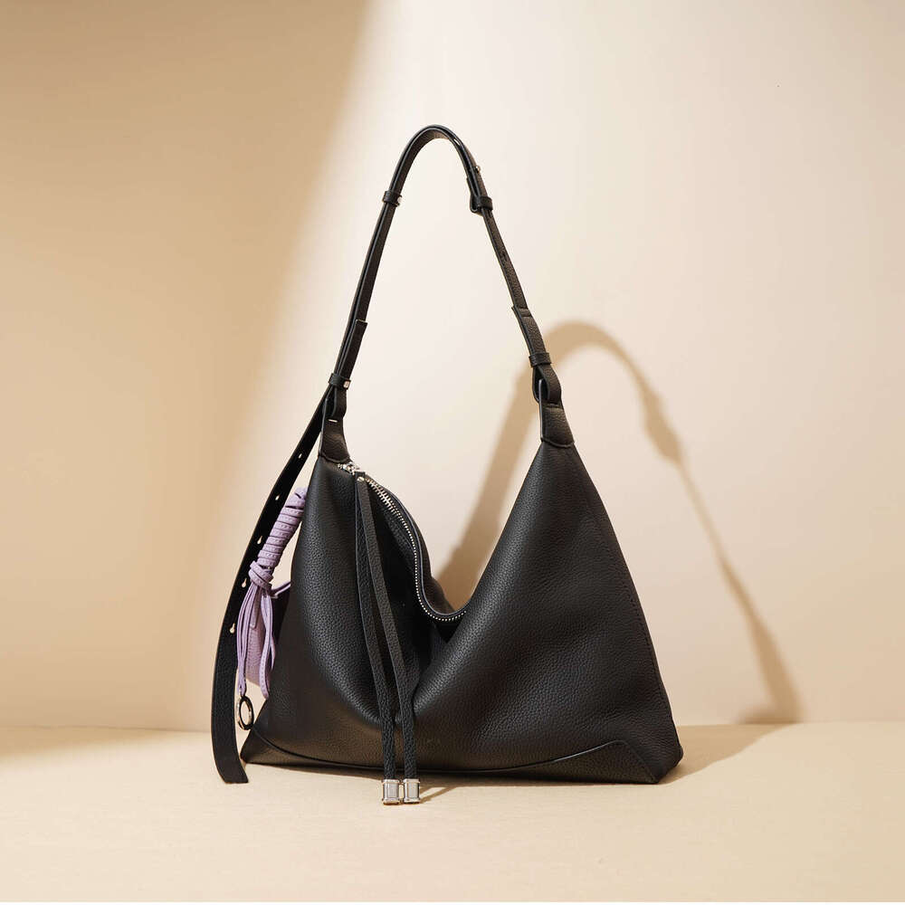 Luxury bag New Niche Simple Style Large Capacity Commuter Tote High end Fashion Underarm Bag