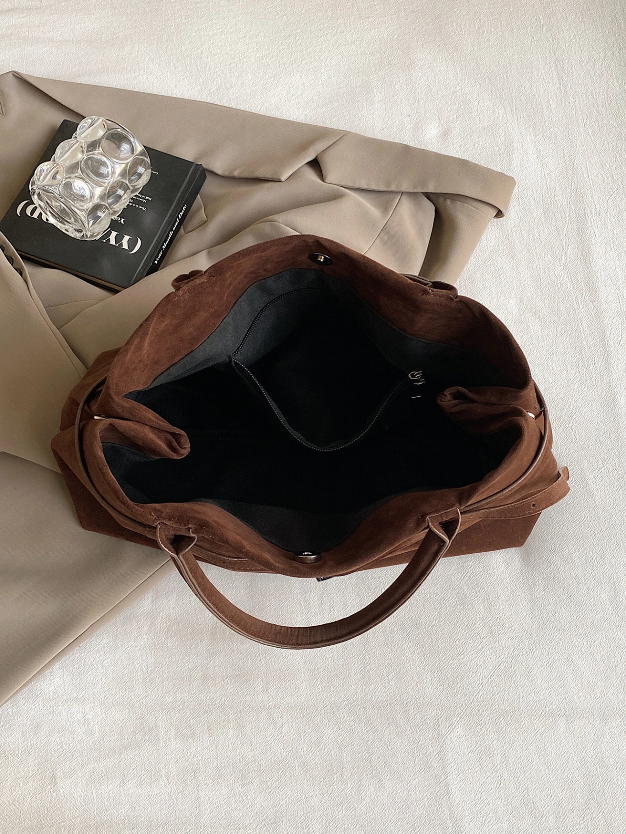2024 AutumnWinter Womens Bag Fashion Style Suede Handbag Versatile High End Single Shoulder Crossbody 251018