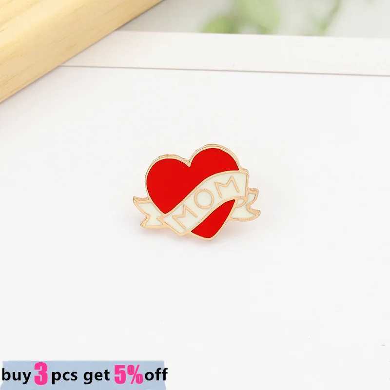Custom Enamel Pin Mom Heart Brooch Pins Metal Collar WomenS Badges Briefcase AccESSories Jewelry Gift for Friend J251115
