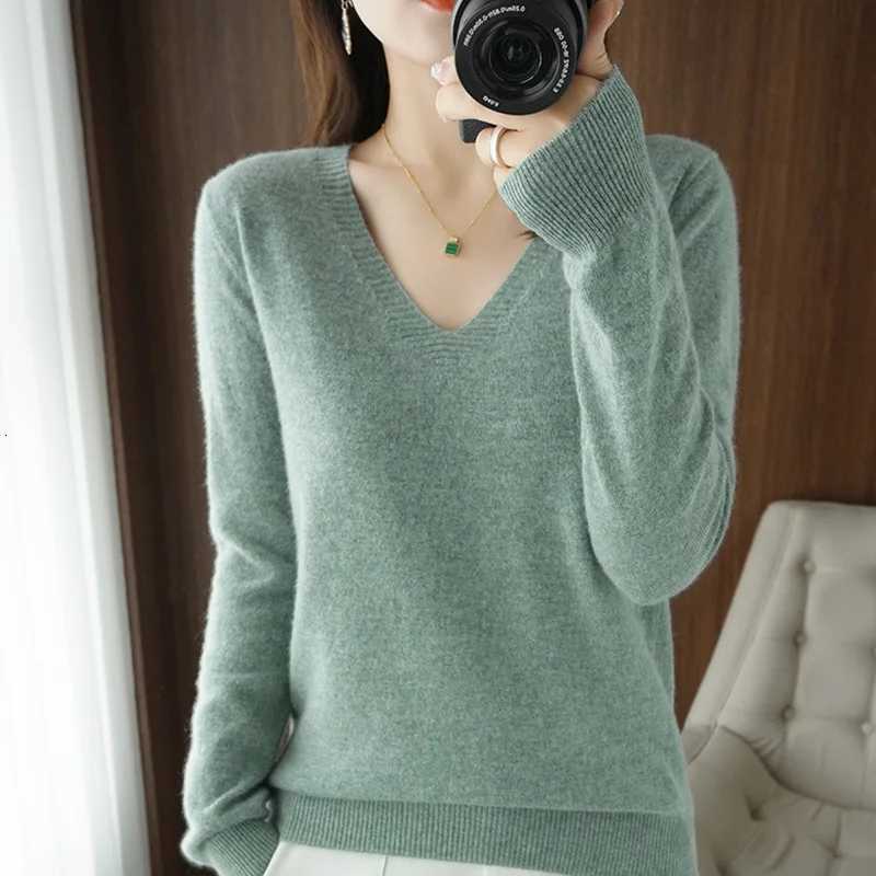 Womens Warm Vneck Pullover Knitted Sweater Korean Fashion Longsleeved Loose Thin Inner Top Autumn and Winter NewT251025