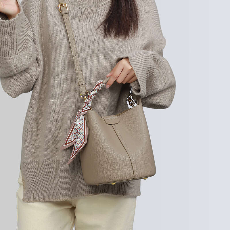 Luxury bag Women s Versatile Handbag Small Tote Trending New High End Genuine Leather Crossbody Commuter Bucket Bag Fashionable