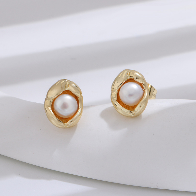 Designer earrings Retro minimalist irregular pearl earrings high-end exquisite personalized niche Geometric Earrings gold earrings luxury earrings gif