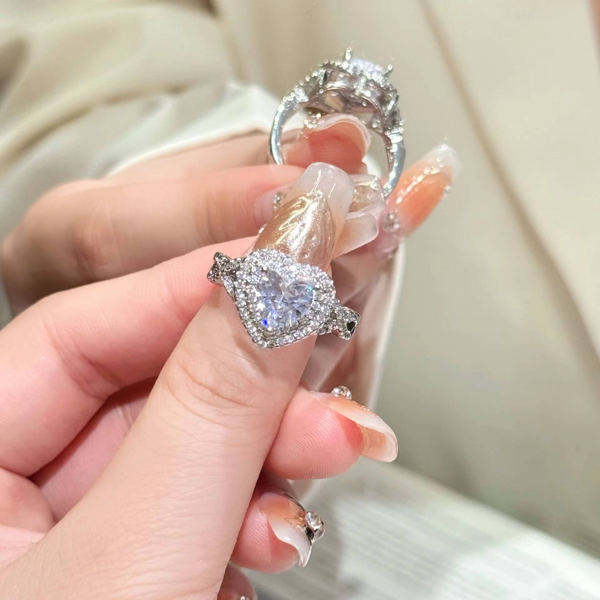 European American Fashion Heart Shaped Zircon Ring for Women Ins Minimalist Style Luxury Elegant Full Zircon Thin Band