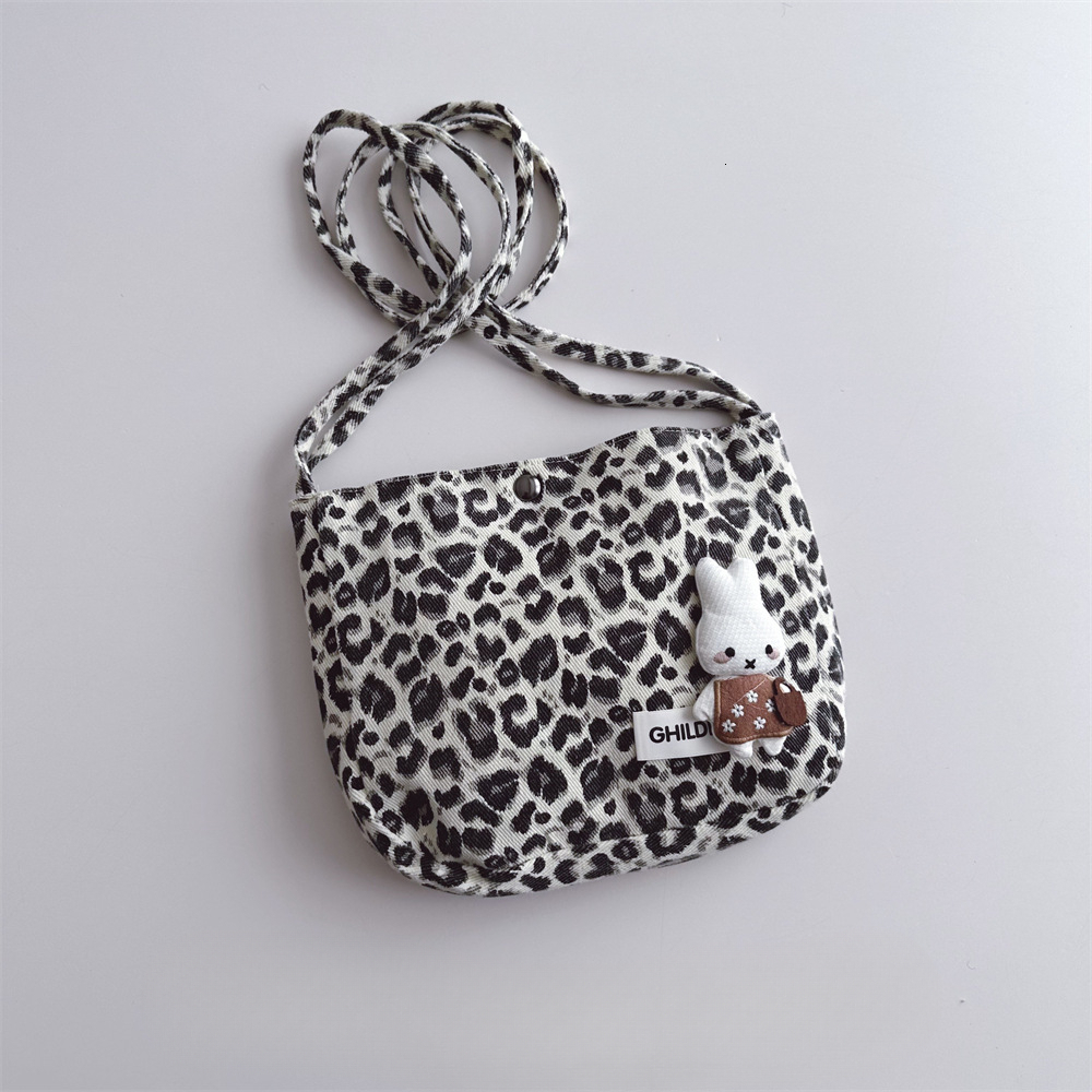New designer leopard print children's shoulder bag, fashionable lazy style, concave shape for boys and girls, large crossbody bag