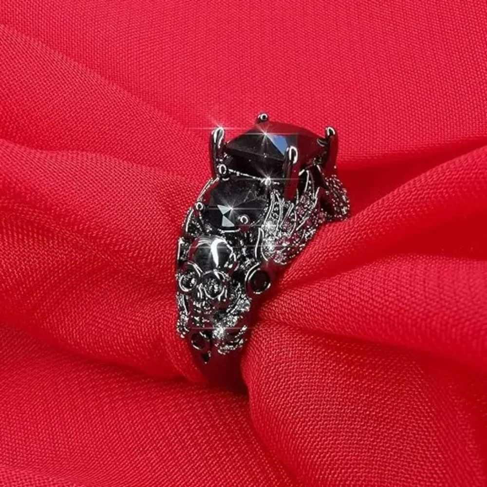 Gothic Jewelry Purple Red Black Crystal Unique Black Skull Rings for Women Halloween Christmas GiftsXJ251025