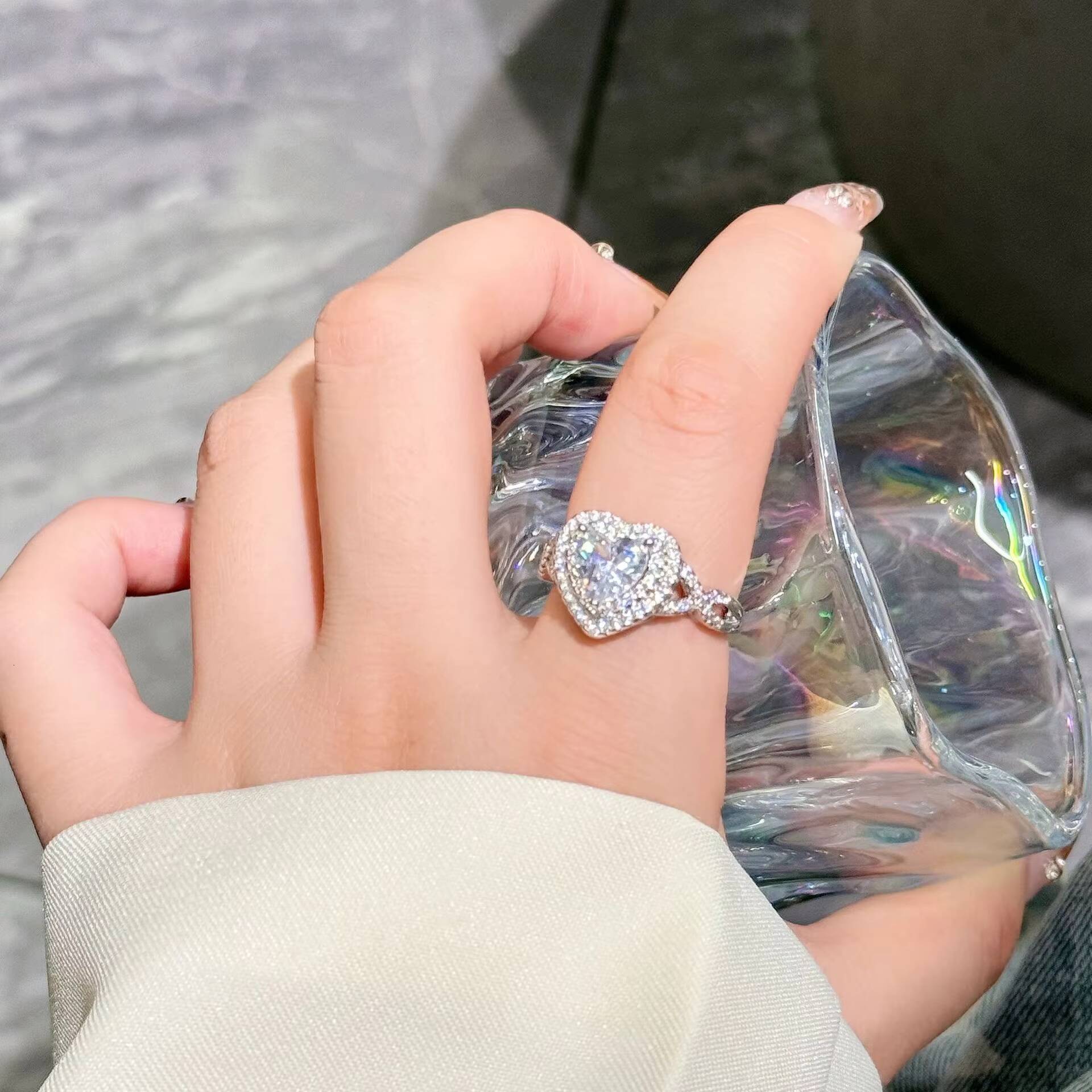European American Fashion Heart Shaped Zircon Ring for Women Ins Minimalist Style Luxury Elegant Full Zircon Thin Band