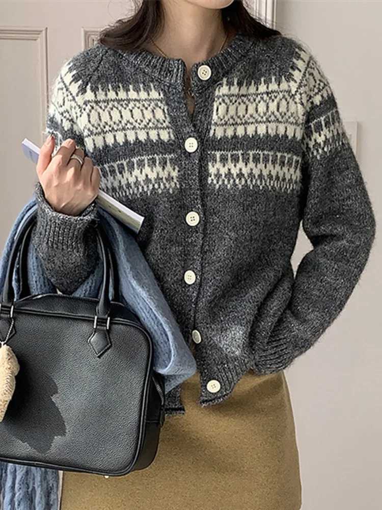 New Fashion Knitted Cardigan Sweater Women Autumn Winter Casual Loose Single Breasted Womens Sweater Coat with Hat Winter TopsT251025