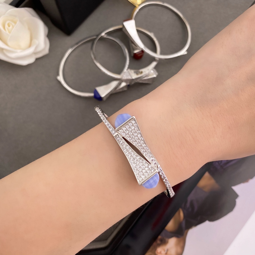 ADITA MARLI bangle inlaid natural crystals main stones are agate natural stones designer Bracelet gold details are consistent with counter products s001