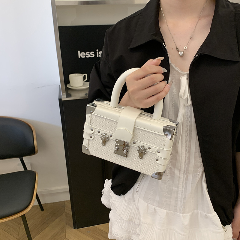 Luxury Brand Designer Bag 2025 Autumn New Fashion Woven Shoulder Bag For Women Versatile Handbag Crossbody Box Bag