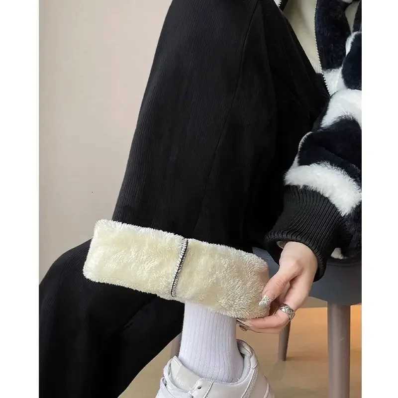 Women Keep Warm Thickened Corduroy Trousers Wide Leg Sweatpants Winter Straight Pant High Waist Warm Loose Simple Lamb TrousersT251025