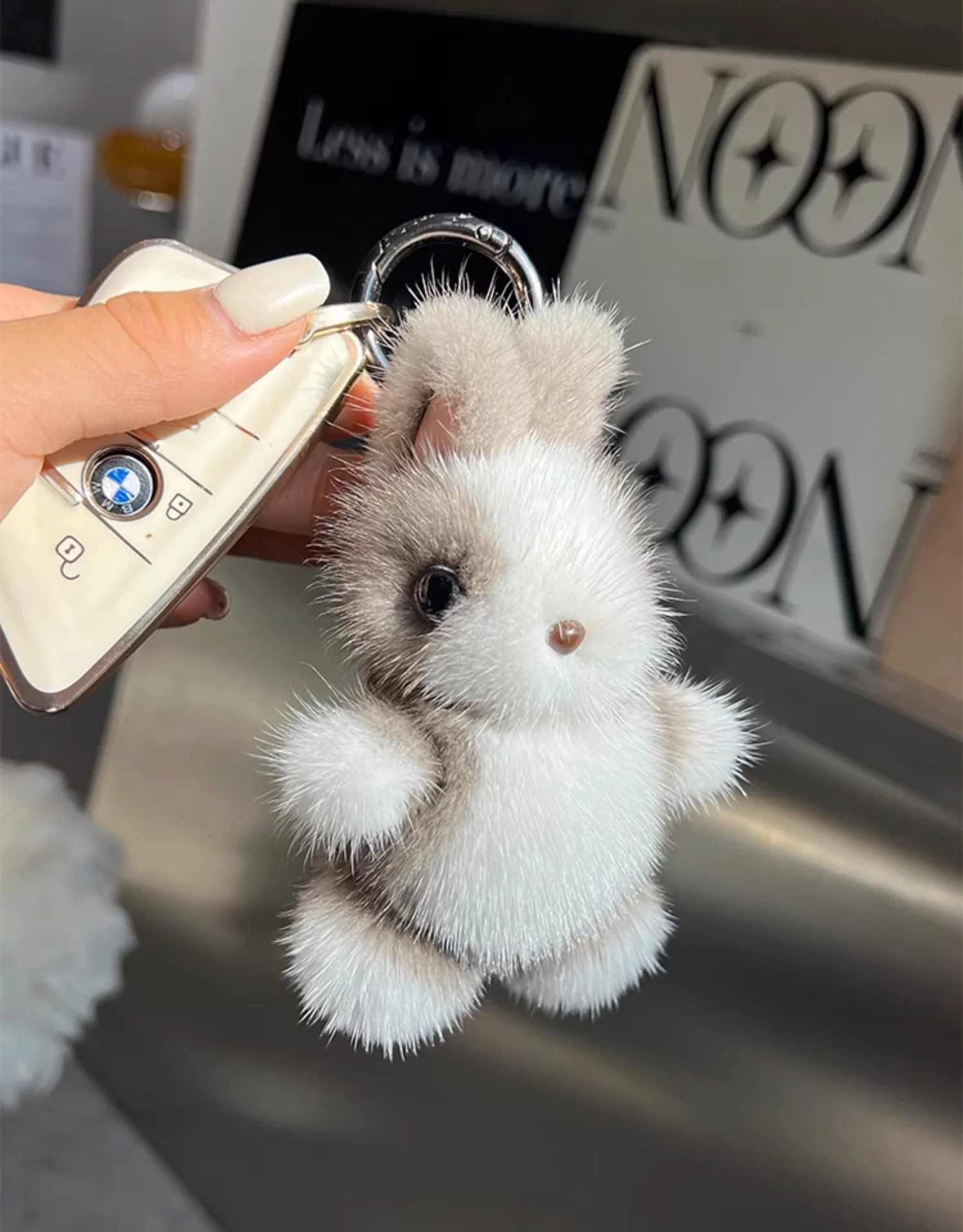 Cute Rabbit Real Mink Fur Key Chains Plush Bunny Toy Girls Schoolbag Charm Ornaments Women Car Keyrings Rearview Mirrors Pendant 251023