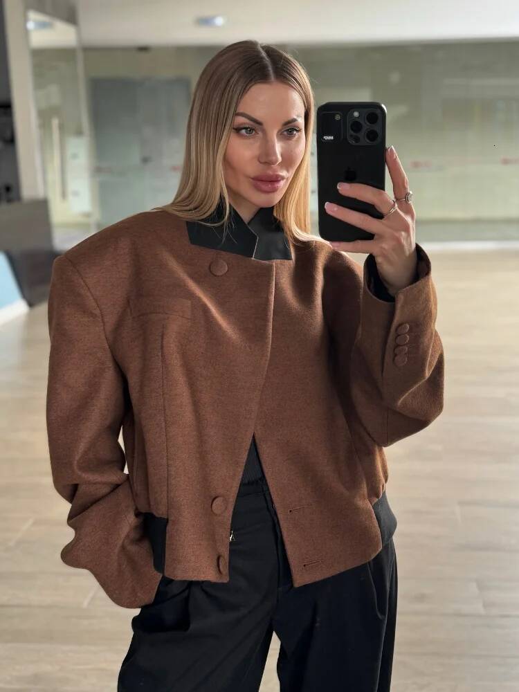 Chic Women Contrasting Loose Jacket Elegant Stand Collar Full Sleeves Single Breasted Coats Autumn Female Street Outwears dongdumaoyi