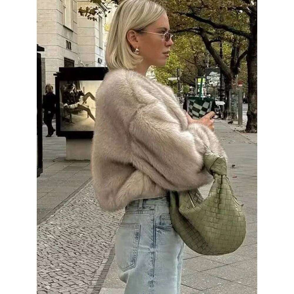 2025 Fashion Women's Artificial Fur Effect Short Jacket Winter Female Thick High Street Vintage Loose Warm Streetwear