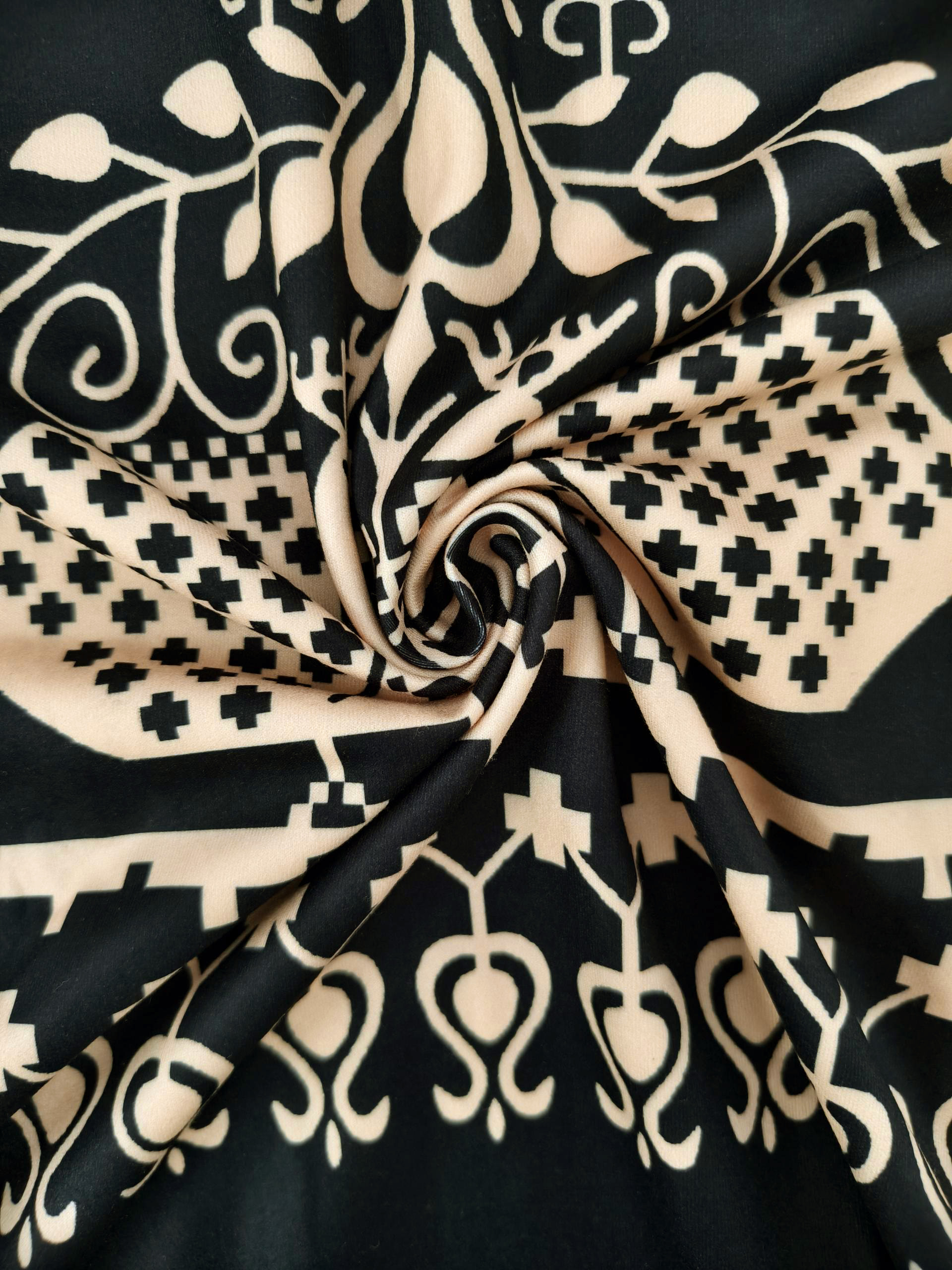 Autumn Winter Retro Ethnic Style Jacquard Batwing Sleeve Loose Crew Neck Cape Style Versatile Commute & Outing Women's Thin Top, Milk Silk Black 