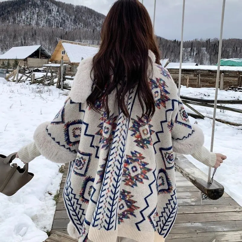 Ethnic Style Vintage Shawl Cloak Thick Furry Edge Warm with Ball Travel Shawl Women Ponchos Autumn and Winter Capes Scarf Women 251024