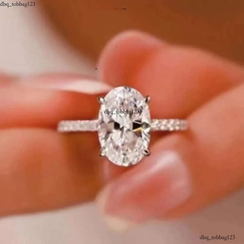Yu Ying Customized White Gold D color Oval Cut Moissanite Women Jewelry Wedding Set Rings Engagement Ring 111