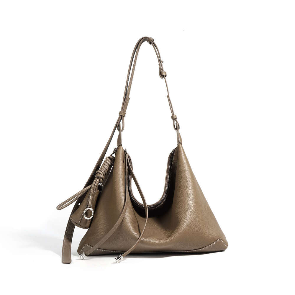 Luxury bag New Niche Simple Style Large Capacity Commuter Tote High end Fashion Underarm Bag