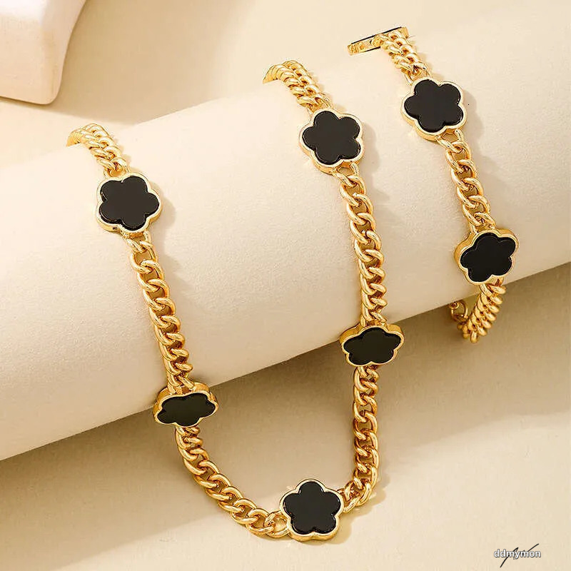 Necklaces For Women: Elegant Five-Leaf Clover Jewelry Set - Gold-Tone Metal Chain Necklace, Bracelet & Earrings For Banquets Ddmymon