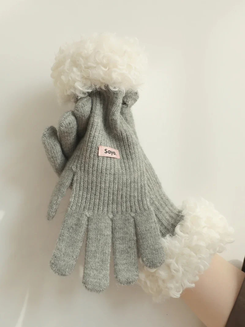 Korean Cute Roll Plush Edge Knitted Gloves Female Alphabet Mark Autumn and Winter Warm Touch Screen Gloves 251023