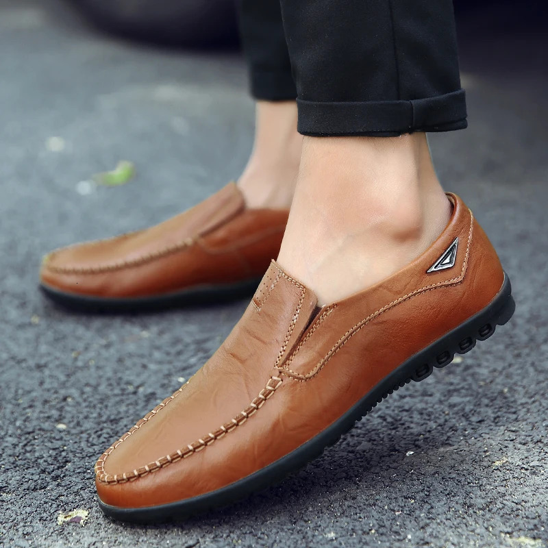 CLOHOO Mens Handmade Casual Loafers AntiSlip Comfortable SlipOn Driving Comfortable Leather Shoes 251023