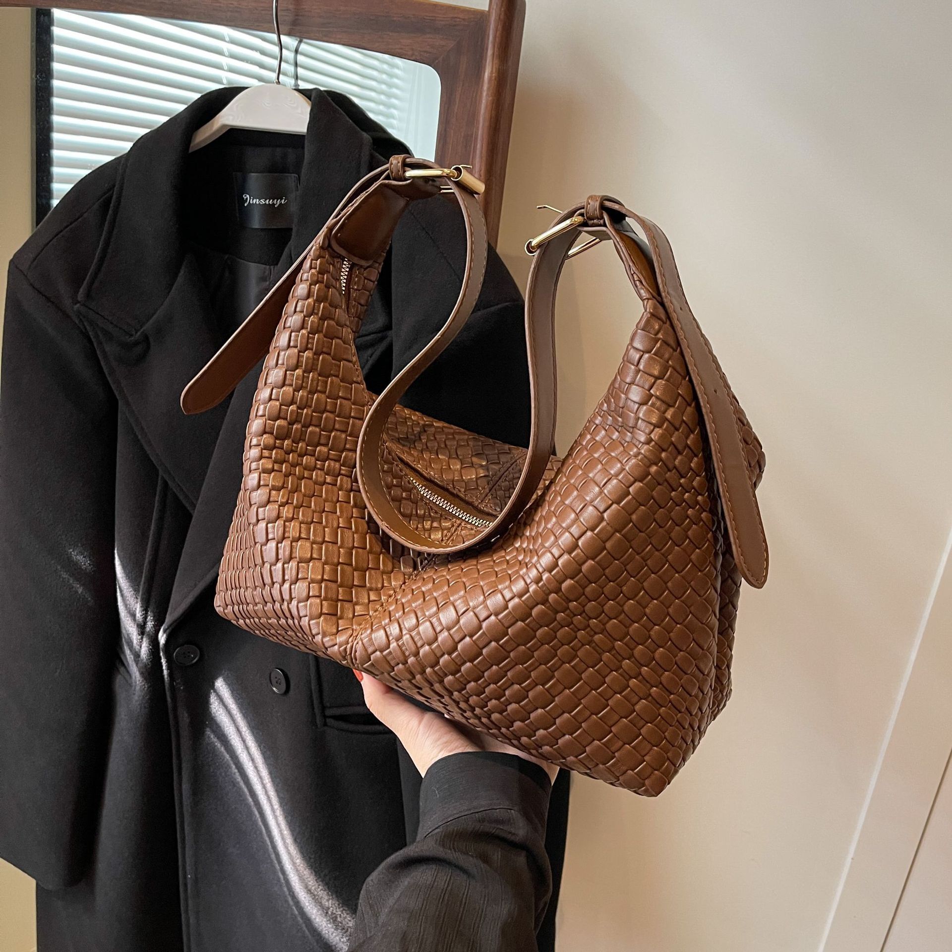 Luxury Brand Designer Bag Soft Tote Bag For Women 2025 New Casual Versatile Shoulder Bag Textured Large Capacity Commuter Bag
