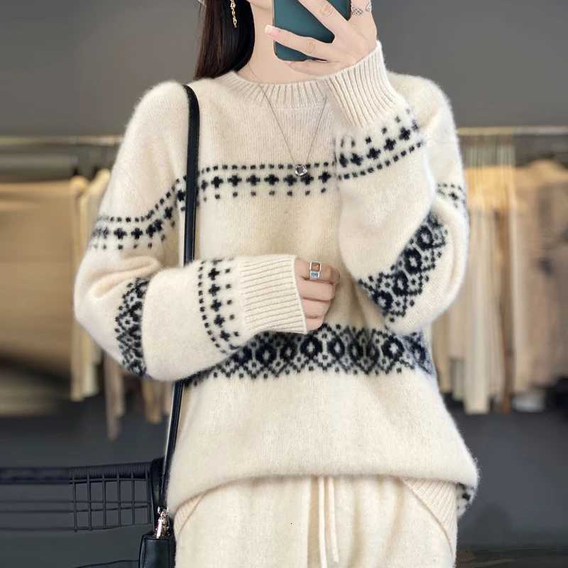 100 wool knitted pullover sweater hot selling Oneck jacquard sweater autumn and winter fashionable loose thick womens topT251025
