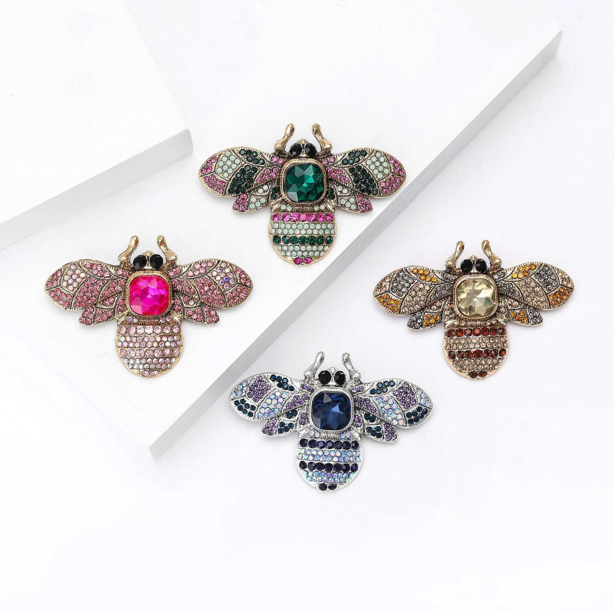 Classic Rhinestone Bee Brooches for Women Unisex Enamel Insect Pins Necklace Office Party Friend New Gifts Jewelry Accessories J251115