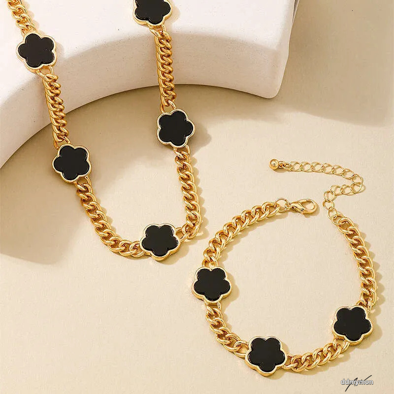 Necklaces For Women: Elegant Five-Leaf Clover Jewelry Set - Gold-Tone Metal Chain Necklace, Bracelet & Earrings For Banquets Ddmymon
