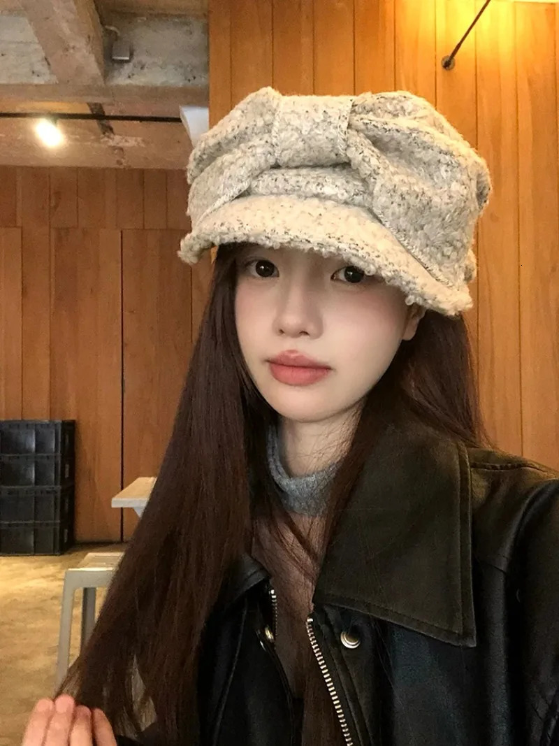 Retro Hat for Women Lamb Fur Bow Tie Flat Top Beret Autumn Winter Face Slimming Wool sboy Caps Casual Sle Youth Fashion 251023