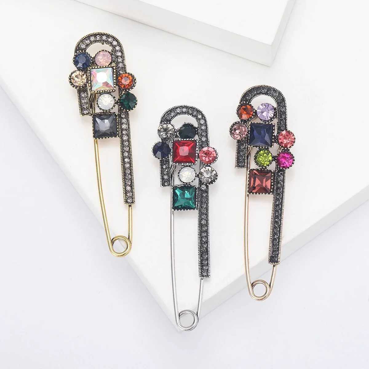 Fashionable Rhinestone Star Brooches for Women Elegant Flower Pins Event Gift Party Backpack Decoration Clothes Accessories J251115