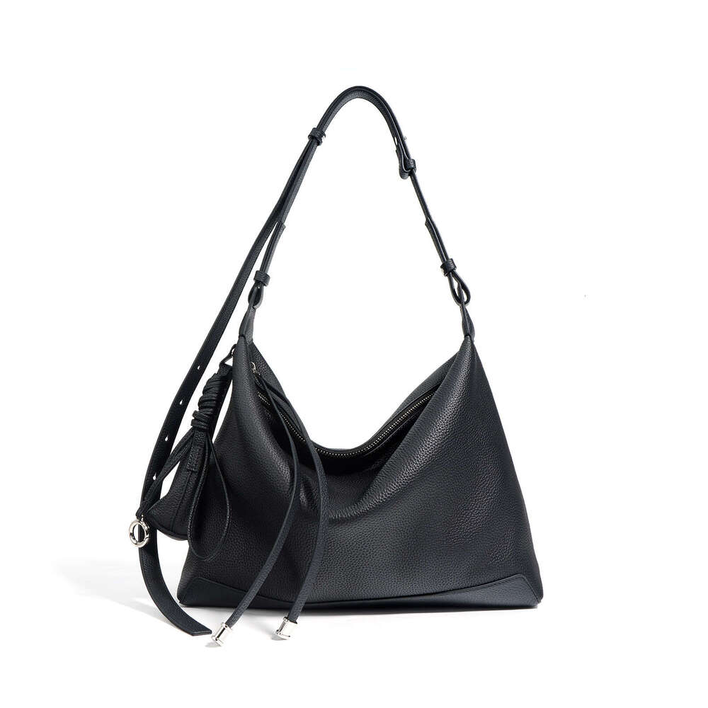 Luxury bag New Niche Simple Style Large Capacity Commuter Tote High end Fashion Underarm Bag