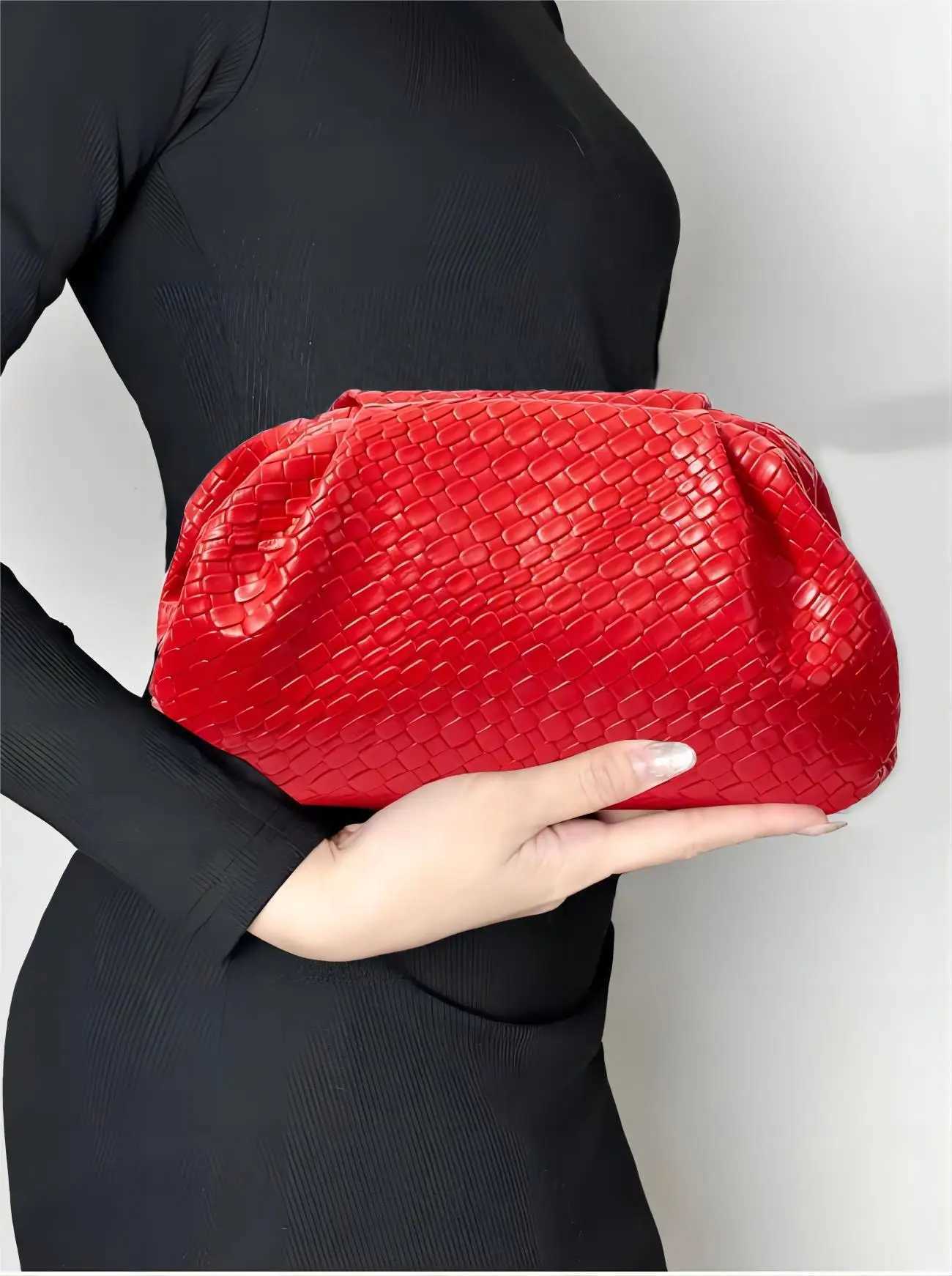 High end retro fashion embossed woven handbag lightweight and large capacity suitable for dates weddings and banquets Z251024