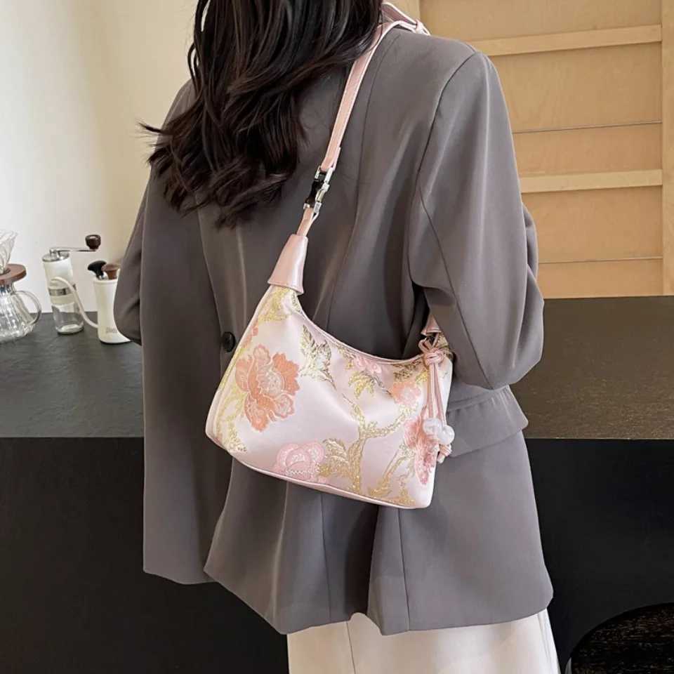 Portable Embroidered Chinese Style Handbag Purses Canvas Hanfu Embroidery Handbag Mini Shoulder Bag Silk Cheongsam Bag Party Sac Z251024
