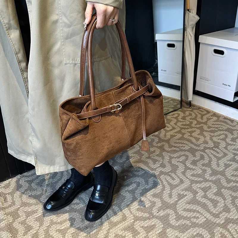 LEFTSIDE Large NUBUCK Underarm Bags Lady Shoulder Bag for Women 2024 Winter New Trend Fashion Trend Y2K Tote Bag Handbags Z251024