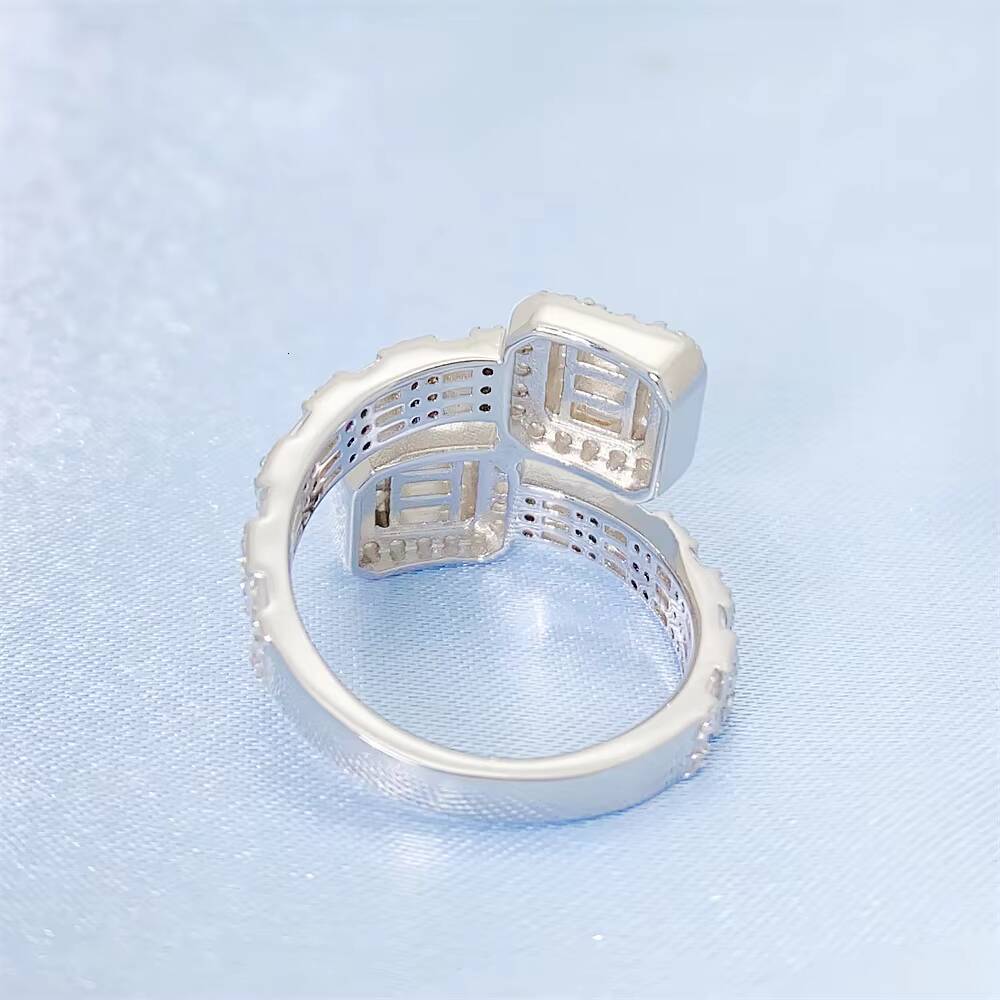 New Arrival 925 Silver Brilliant Round Emerald Cut Pass Diamond Test Sparkling D Color Moissanite Ring for Women Fine Jewelry