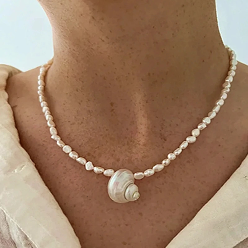 2025 Natural Freshwater Pearl Necklace Natural Shell Conch Pendant Womens Bohemian Fashion Jewelry Accessories Holiday Gift 251016