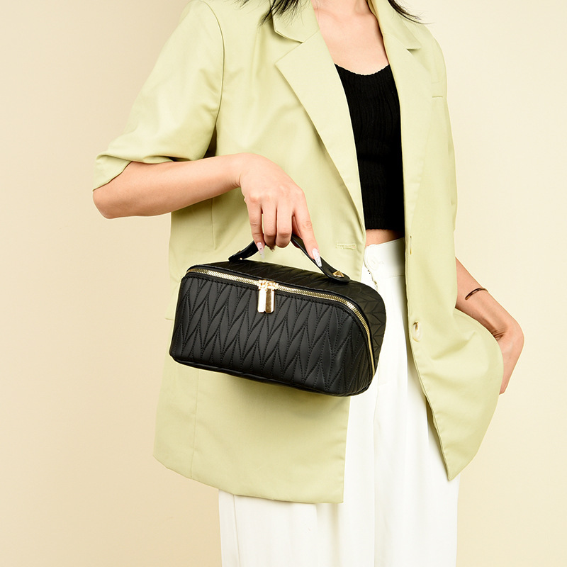 Luxury Brand Designer Bag Large Capacity Portable High-End Makeup Bag For Travel Waterproof Cosmetic Toiletry Organizer