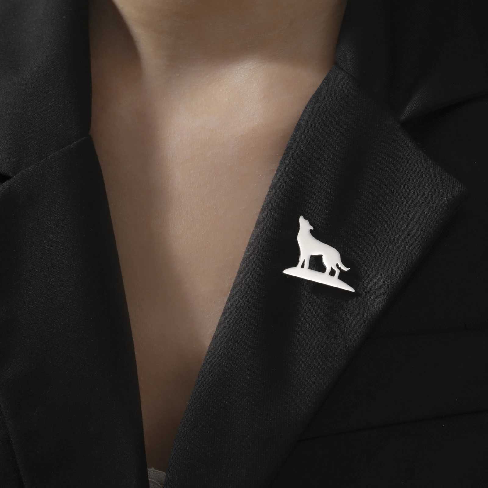 Cazador Animal Wolf Brooch for Men Women Stainless Steel Punk Pins Suit Collar Badges on Backpack Jewelry 2025 Gift New in J251115