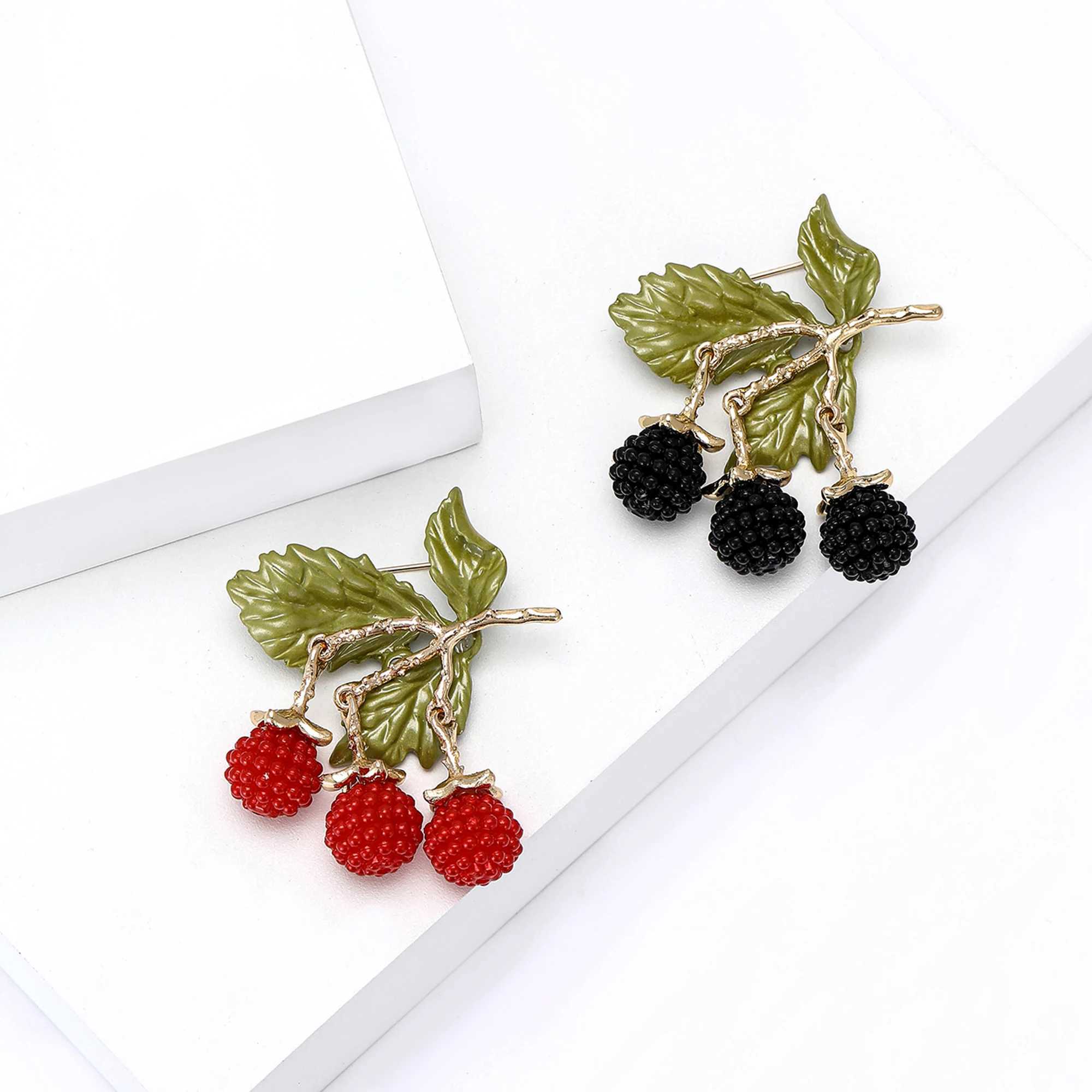 BeautBerry Enamel Blackberry Brooches for Women Unisex Fruit Plant Pins Casual Party Accessories New Gifts Friends Decoration J251115