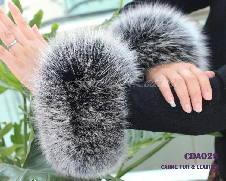 Fox fur Cuffs Wrist Warmer Genuine Fox Fur Cuff Arm Warmer Lady Bracelet Fur Wristband Glove 251023