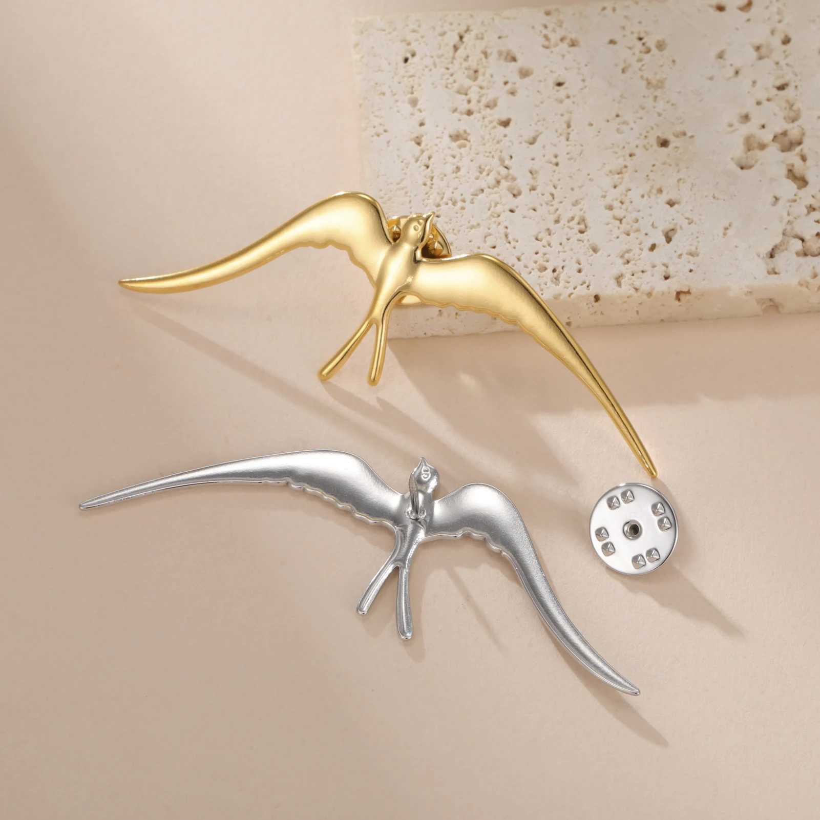 Teamer Swallow Stainless Steel Pin Brooch For Women Men Fashion Animal Jewelry Suit Shirt Clothing Accessories 2025 New J251115