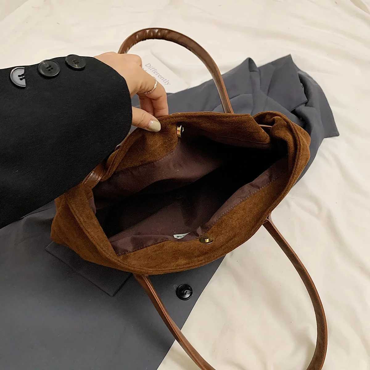 LEFTSIDE Large NUBUCK Underarm Bags Lady Shoulder Bag for Women 2024 Winter New Trend Fashion Trend Y2K Tote Bag Handbags Z251024