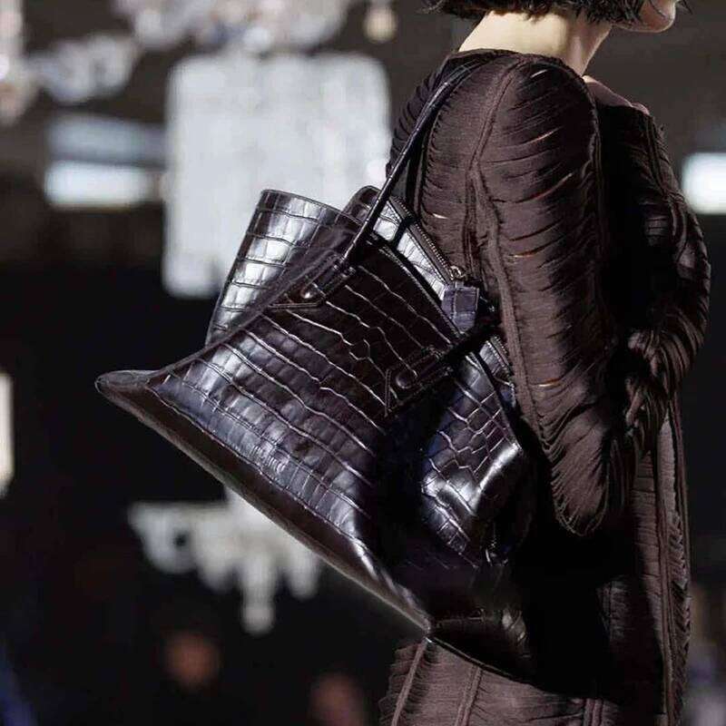 Designer Bags Ladies Shoulder Bag Creative Geometric Layered Commuter Briefcase Large Capacity Crocodile Pattern Tote Handbag Free Labubu Pendant As A