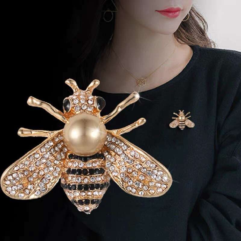 Brooch Designer luxury brooches imitation pearl Bee for Women men Full zircon Anti exposure Pin High end Elegant alloy plated silver Accessory Festiva