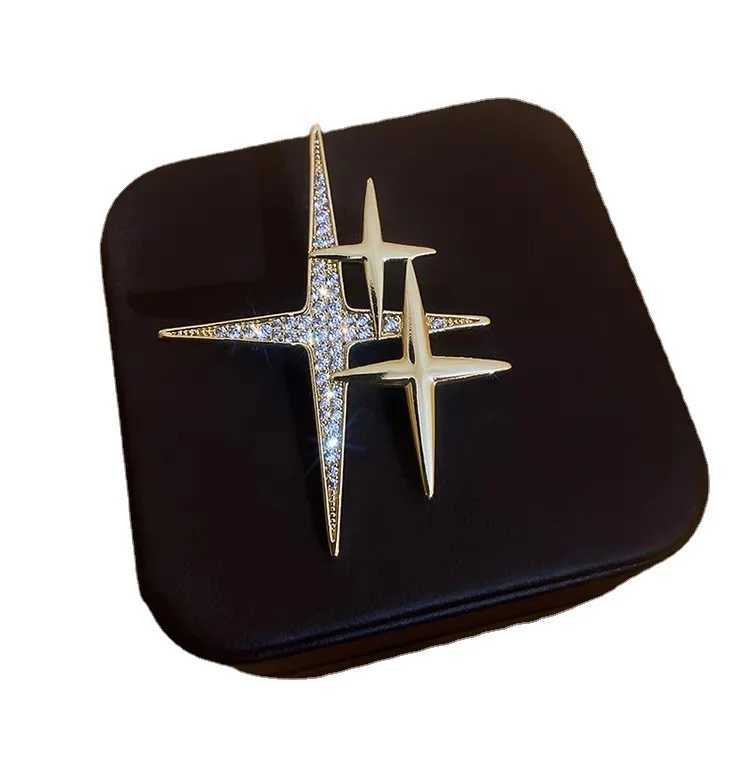 Classic Shining Exquiste Crsytal Star Brooches Pins For Women Men Fashion Korean Style Rhinestone Gold Color Badges Jewelry J251115