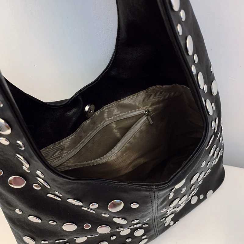 LEFTSIDE Rivets Design PU Leather Lady Shoulder Bag for Women 2025 New FAshion RETRO High Capacity Handbags and Purses Z251024