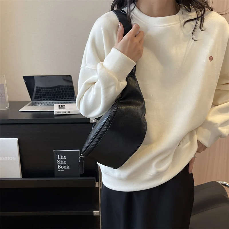 Female Belt Bag Solid color Leather Fanny pack Purse Fashion Ladies Waist Bag Shoulder Crossbody Chest Bag 251023