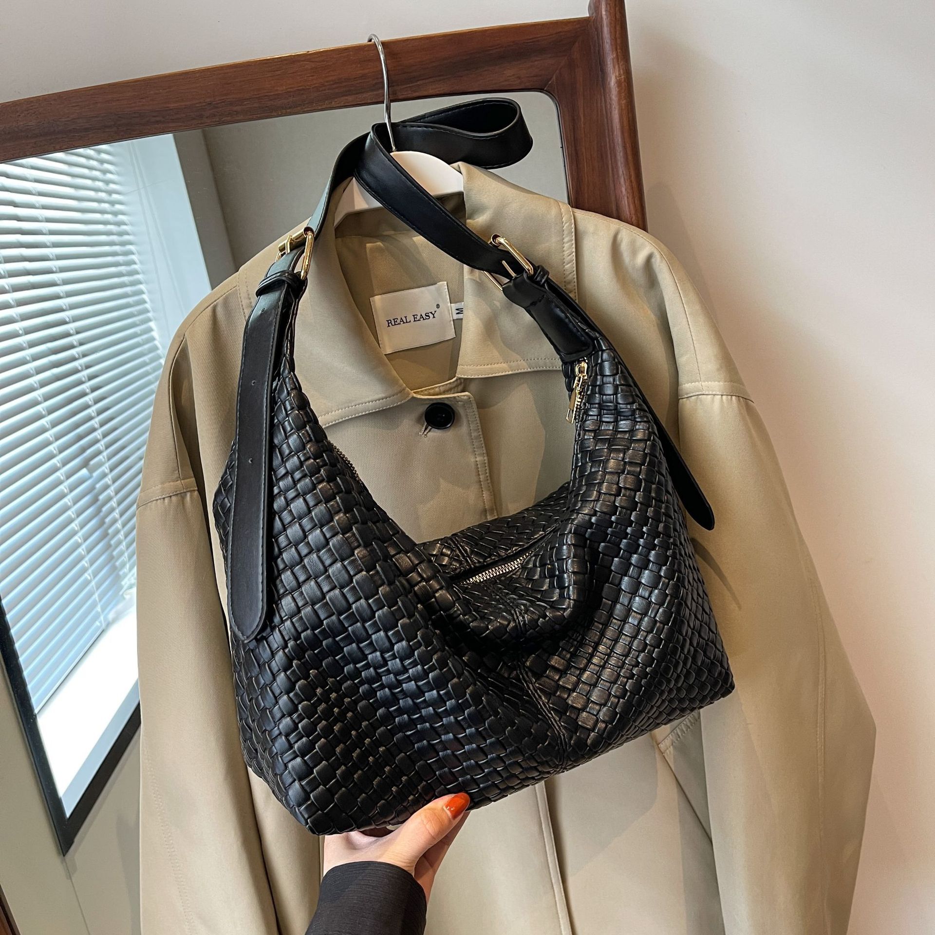 Luxury Brand Designer Bag Soft Tote Bag For Women 2025 New Casual Versatile Shoulder Bag Textured Large Capacity Commuter Bag
