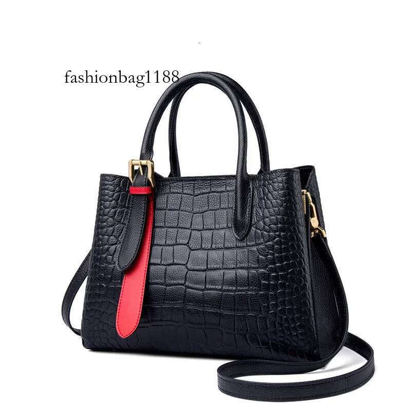 Leather handbag, women's high-quality shoulder fashionable and atmospheric crossbody bag, large capacity commuting bag
