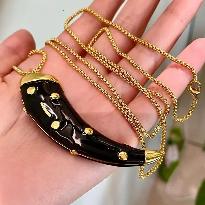 Doublesided horn pendant necklace 251023